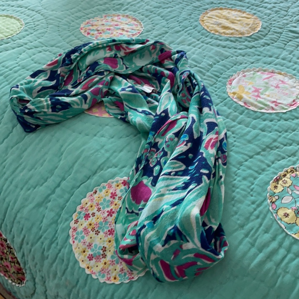 Lilly Pulitzer continual scarf